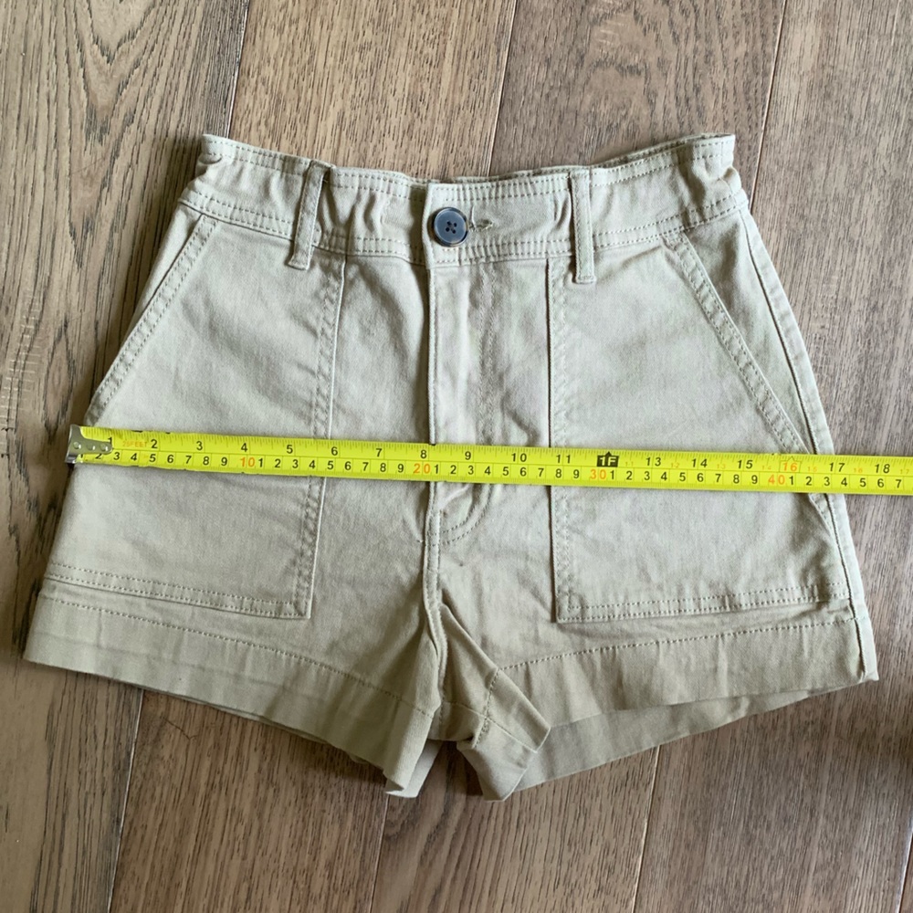 H&M Shorts - Picture 3 of 6